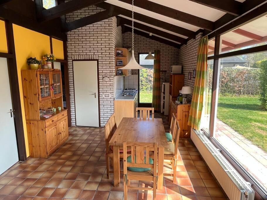 Knusse Bungalow Op Groen Park! Ауддорп Экстерьер фото